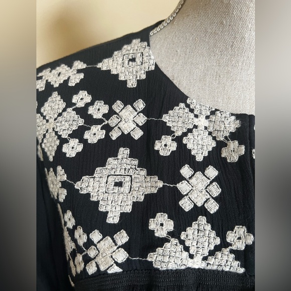 Mossimo, Black & Ivory embroidered open front Boho fringed blouse/cardigan. - Picture 6 of 15